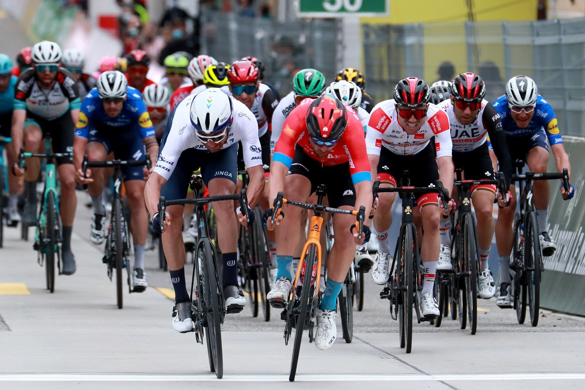 Bevin takes second place on stage 2 of Tour de Romandie