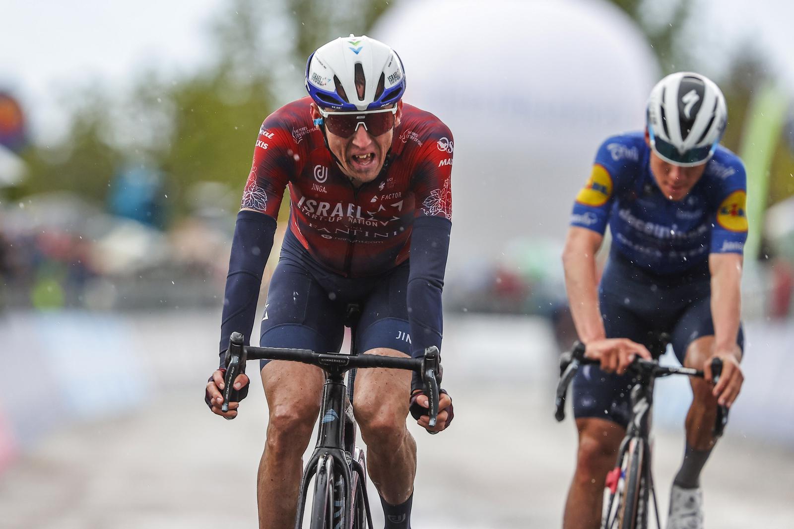 Dan Martin climbs to third place on stage 6 of Giro d’Italia